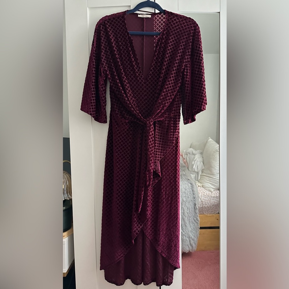 ZARA🌹🎈Burgundy Velvet Wrap Dress🌺